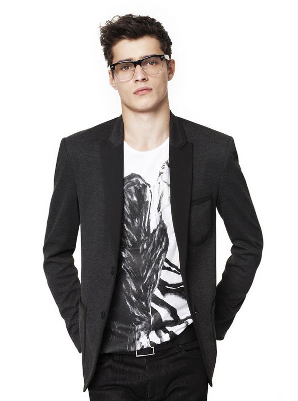 Which kind of jacket on a blazer/t-shirt outfit?