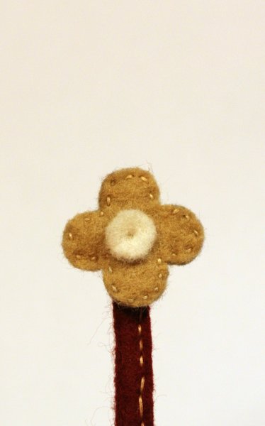 beige white small felt flower small.jpg