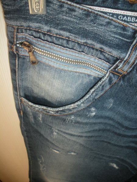 d&g-jeans-distressed-03.JPG