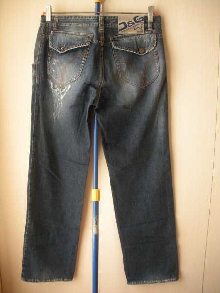 d&g-jeans-distressed-06.JPG
