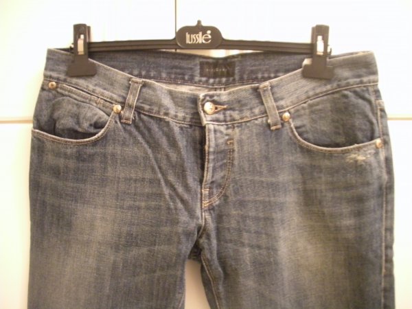 richmond-jeans-distressed-02.JPG