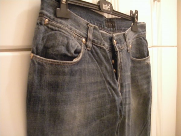 richmond-jeans-distressed-03.JPG