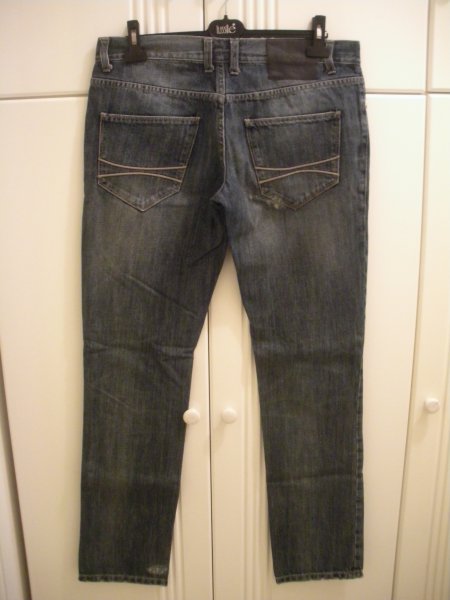 richmond-jeans-distressed-06.JPG