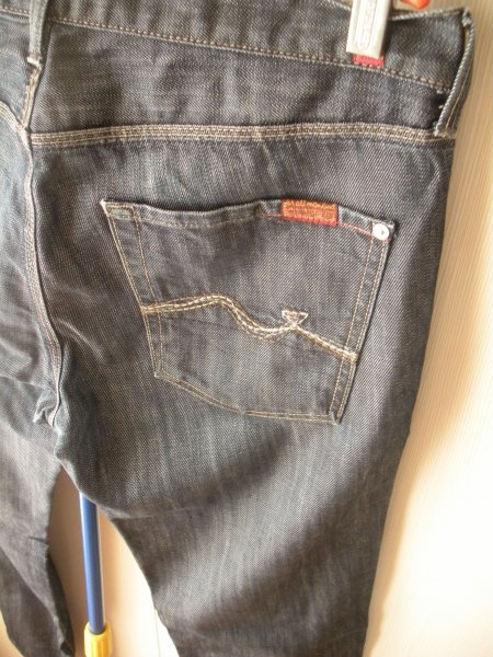seven-for-all-mankind-jeans-indigo-06.JPG