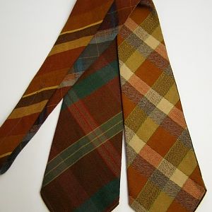 Reversible wool tie... 4 in 1.