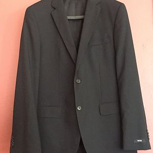 Hugo Boss Dress Jacket, has been used a couple times, it is a size 40R Super 120, not tailord, fits me a little too long from the waist and arms. Asking for $600, I paid $1,200 for it originaly, Send me a PM if interested.