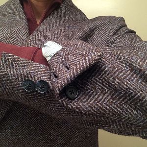 Eidos DB tweed, maroon Lupo, working button holes