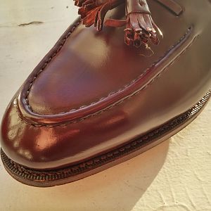 Meermin Cherry Shell Cordovan tassel loafers