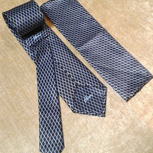 Brioni Tie Set

Price: 119 USD