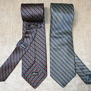 2x Brioni Tie

Price: 109 USD