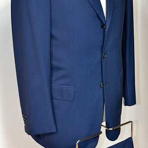 Brioni Suit 

size 38R/48R