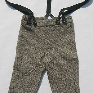 A tailored woolen tweed pants for boys, that can be worn with a pair of braces.
Great for the cold winter months ahead of us to keep your lil ones warm.
For the real country look wear them with a pair of long johns !
Smart with a pair of classic jacket and smart shoes or with a chunky sweater and boots!
http://www.etsy.com/shop/Birabirokids