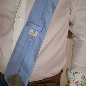 Cotton shirt ETON
Neck tie LUIGI BORRELLI