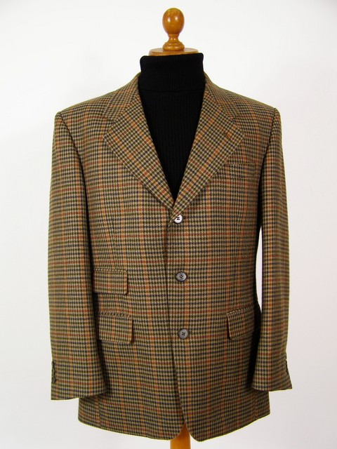 3 pocket tweed jacket.