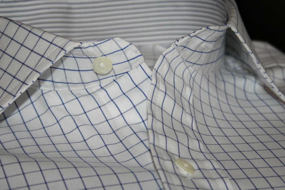 Another beautiful custom made shirt by Proper Cloth.  This design uses an Italian 80s pinpoint oxford cloth blue and white windowpane fabric.  Additionally, this customer designed shirt has a blue and white pencil stripe oxford cloth on the inside of the English spread collar and barrel cuffs.