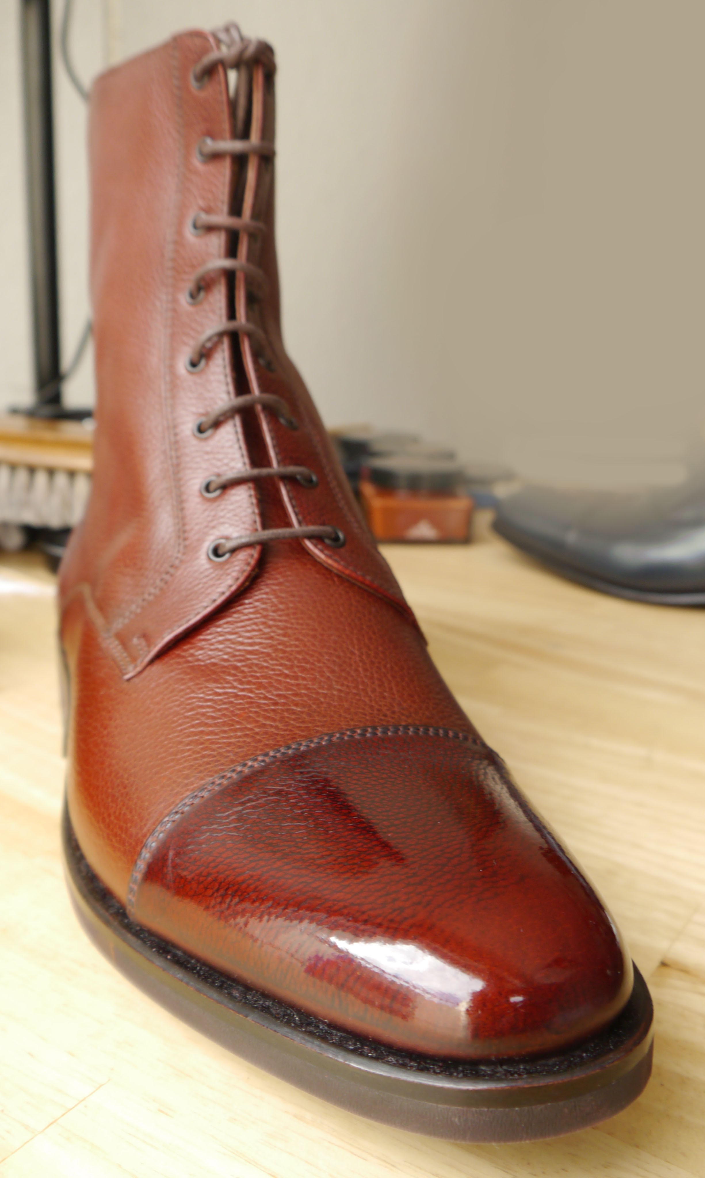 Changing the color of smooth leather shoes - Valmour 