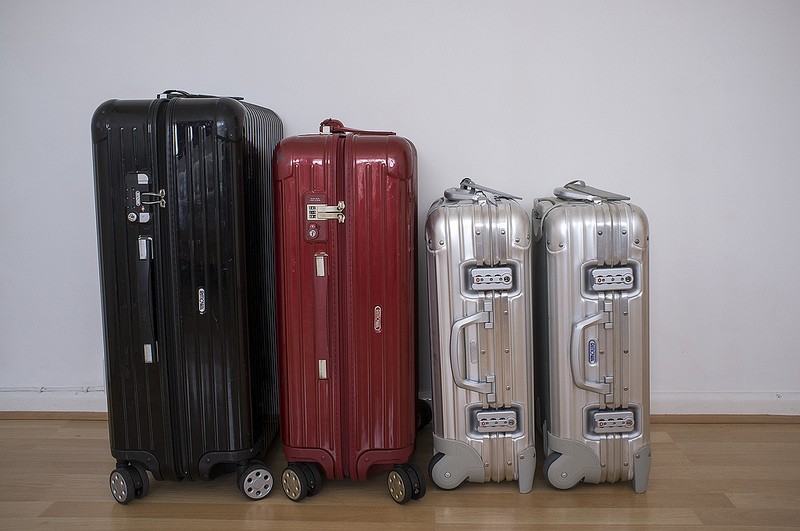 rimowa original vs topas