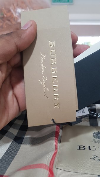 burberry hang tag