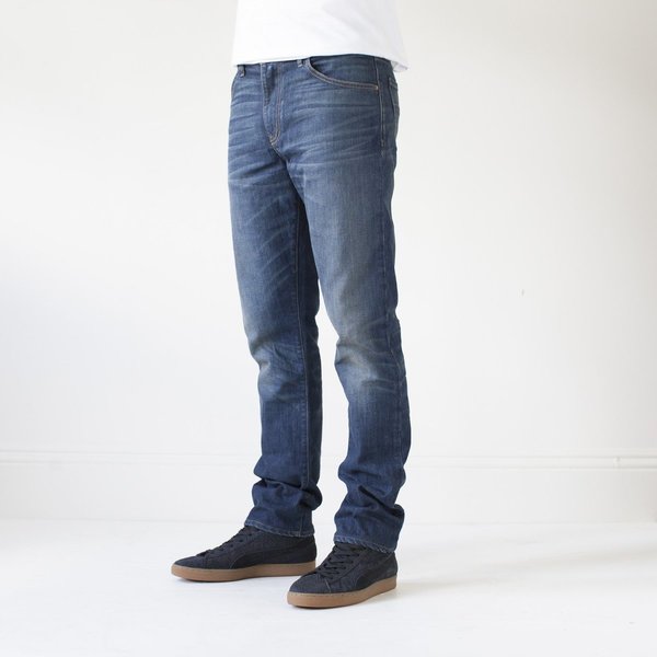 Model_sidefront_1420106_Mens_Jeans_Jones_Camp_Wash_01_2048x.jpg