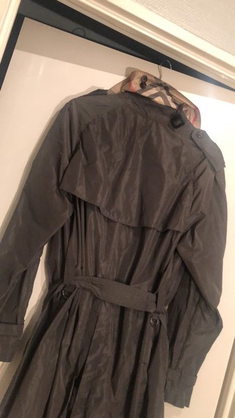 Burberry Trench 4.jpeg