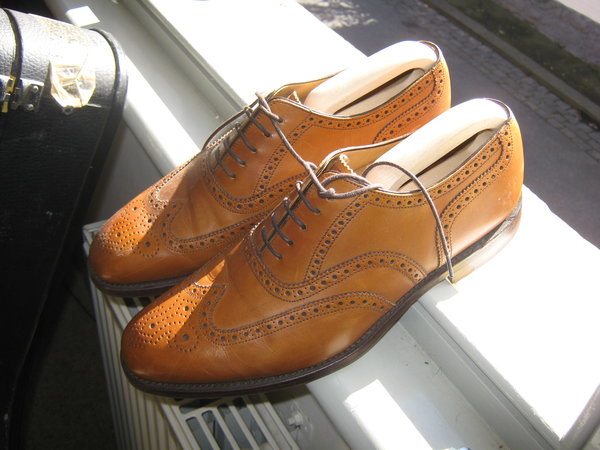 loake buckingham tan