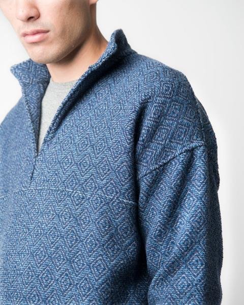 BlueSweater-Detail_grande.jpeg