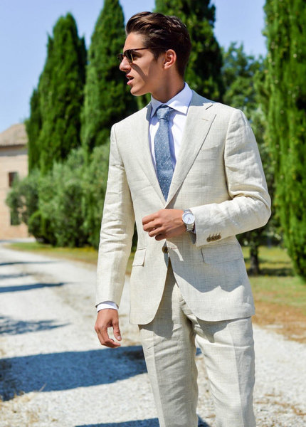 beige-suit-white-shirt-blue-tie-color-combination.jpg