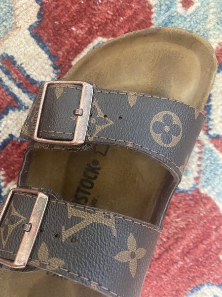 Can anything be done to fix crooked stitching? Can LV replace or