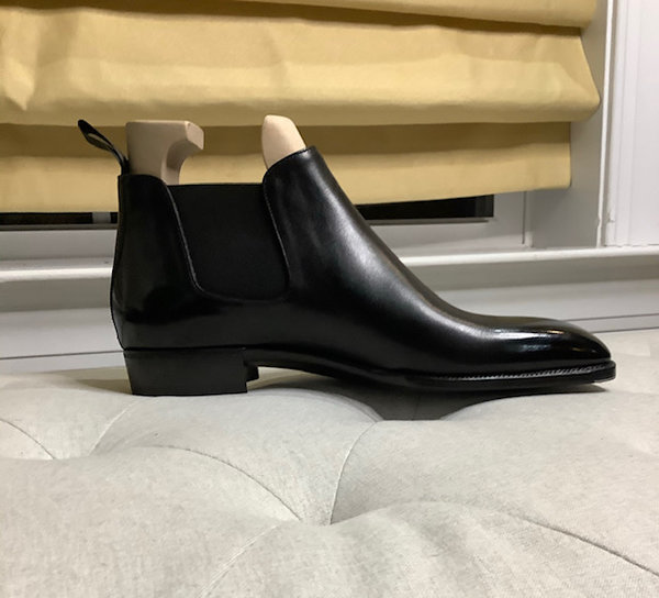 Am I weird for LOVING how these mid-calf chelsea boots look? (Sorry for the  bad quality pic - this was the only one I had in these boots 🫣)! I love how