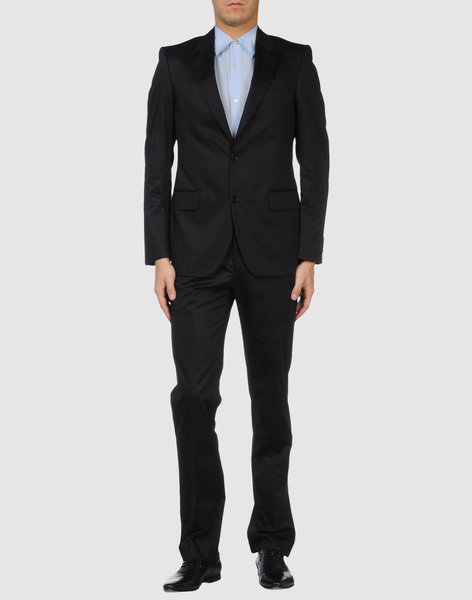 Ferre suit 01.jpg