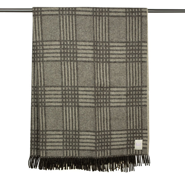 Lovat_Mills_Fall_Winter_2022_FW22_balta_natural_shetland_wool_throw (1).jpg