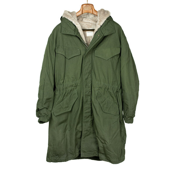 Sage_de_Cret_Japan_FW23_Fishtail_parka_in_olive_waxed_cotton_with_removable_faux-fur_lining_(1...jpg