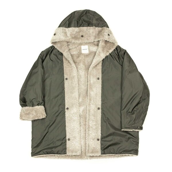 Sage_de_Cret_Japan_FW23_Fishtail_parka_in_olive_waxed_cotton_with_removable_faux-fur_lining_(1...jpg