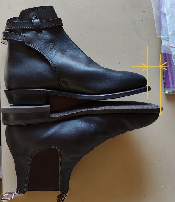 R.M. Williams Dynamic Flex Comfort Craftsman Dress Boot in Chestnut Men's Size 09.5 / Width D / MATL Calf and Vamp Color Brown