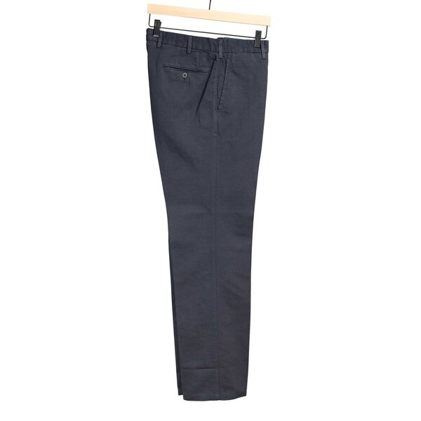Rota_Italy_Spring_Summer_2024_SS24_Flat-front_trousers_in_navy_medium-weight_cotton_linen (9).jpg