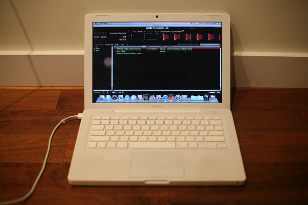 macbookwhite.jpg