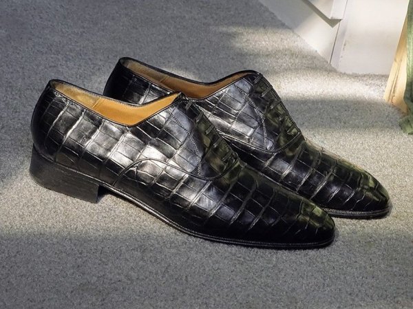 Artioli hand-made black crocodile shoes 