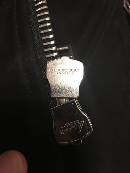 burberry zipper pull