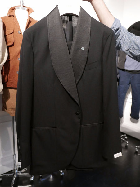 Tuxedo black wool (4).JPG