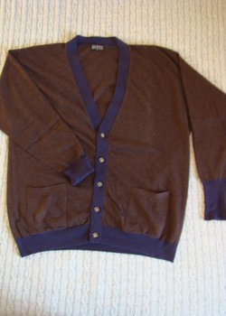 Aug29th drop - Vintage Gucci 100% cashmere cardigan