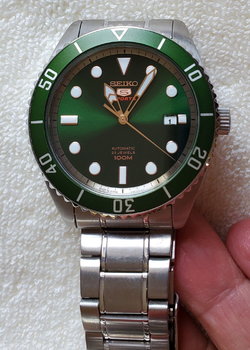 SEIKO 5 SRPB93J1 Automatic 23 Jewels Green Dial Stainless Steel Men Watch JAPAN